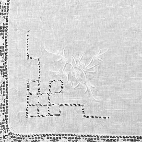 Vintage White Napkins Set 12 Cotton Blend Embroidered Floral Design Crochet Trim - Picture 6 of 10